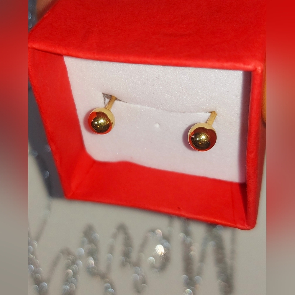 Gold  Earrings - Picture 3 of 3